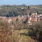 D'hotes Domaine Les Grands Perons Bed & Breakfast 3*
