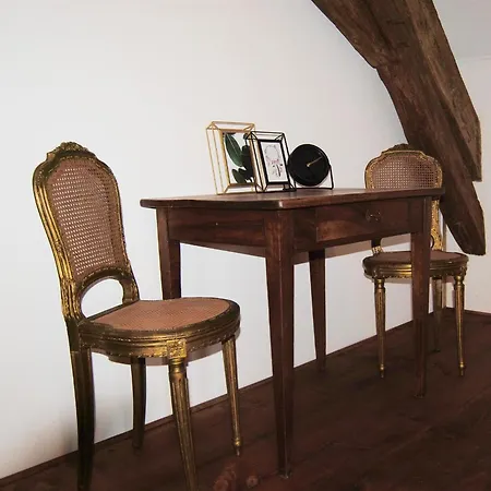 D'hotes Domaine Les Grands Perons 住宿加早餐酒店 3*