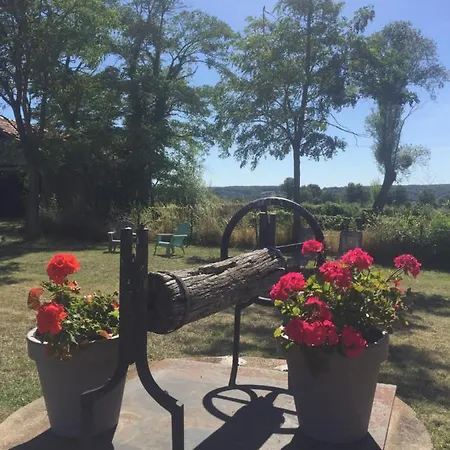 D'hotes Domaine Les Grands Perons 住宿加早餐酒店