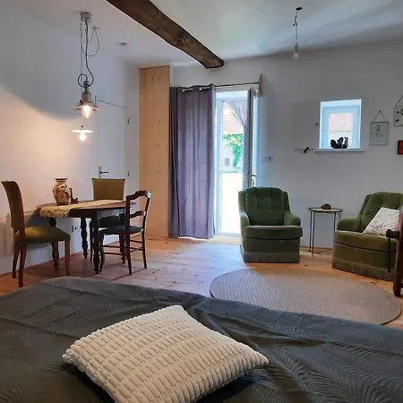 D'hotes Domaine Les Grands Perons 住宿加早餐酒店