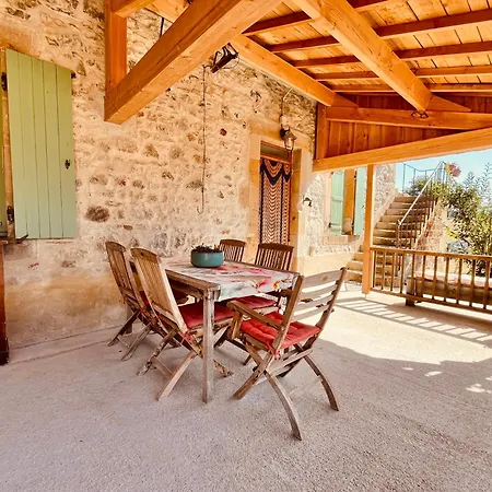 D'hotes Domaine Les Grands Perons 住宿加早餐酒店 Hérisson