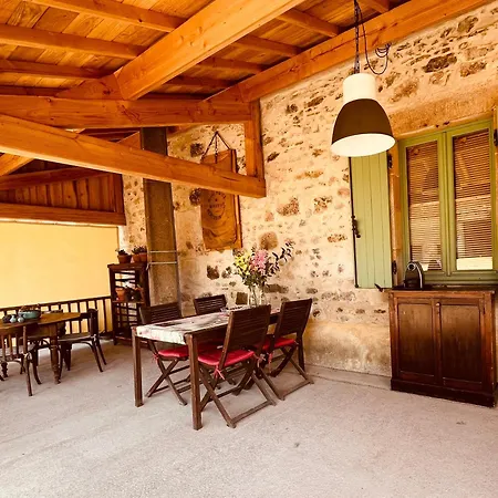 D'hotes Domaine Les Grands Perons 住宿加早餐酒店 3*