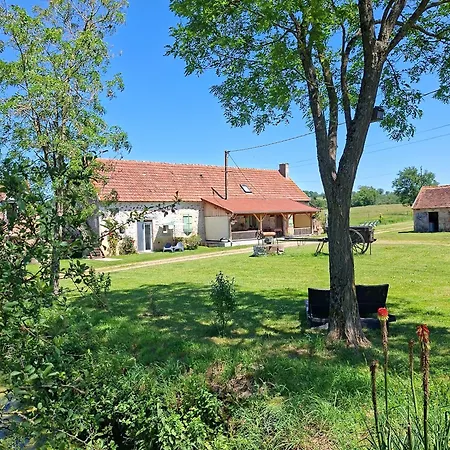 D'hotes Domaine Les Grands Perons Bed & Breakfast 3*