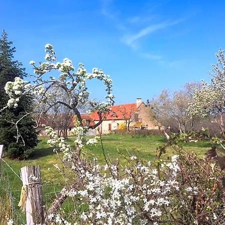 D'hotes Domaine Les Grands Perons Bed & Breakfast 3*