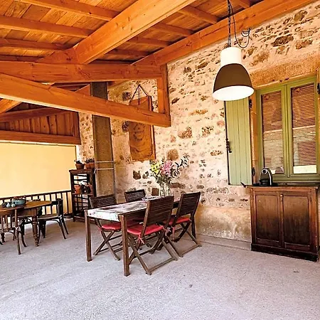 D'hotes Domaine Les Grands Perons Bed & Breakfast 3*